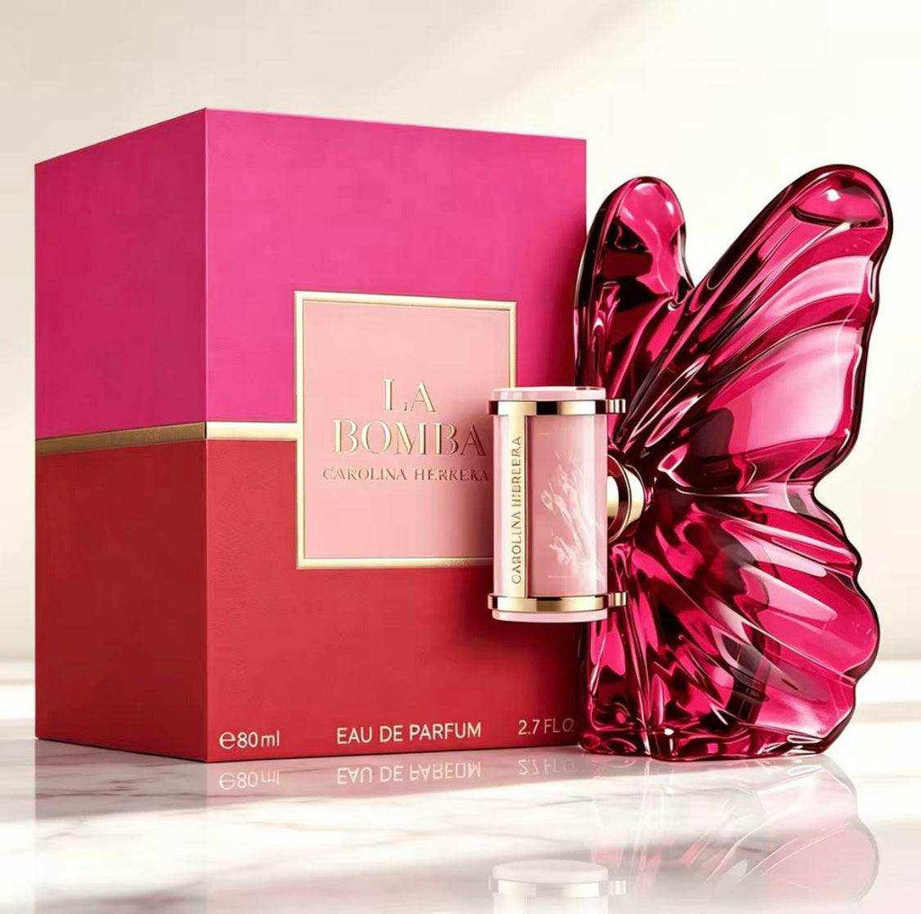 Perfume Carolina Herrera La Bomba Eau en frasco de vidrio fucsia con forma de mariposa y caja rosa a juego.
