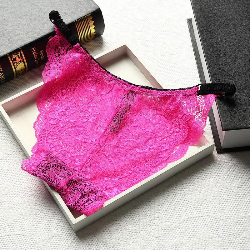 Ropa interior de encaje fucsia con tejido floral transparente, ribetes y tiras laterales negras.