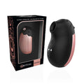 SHUSHU 2.O NEW GENERATION estimulador de clítoris negro de silicona, con lateral rosa acanalado y cabezal de succión.